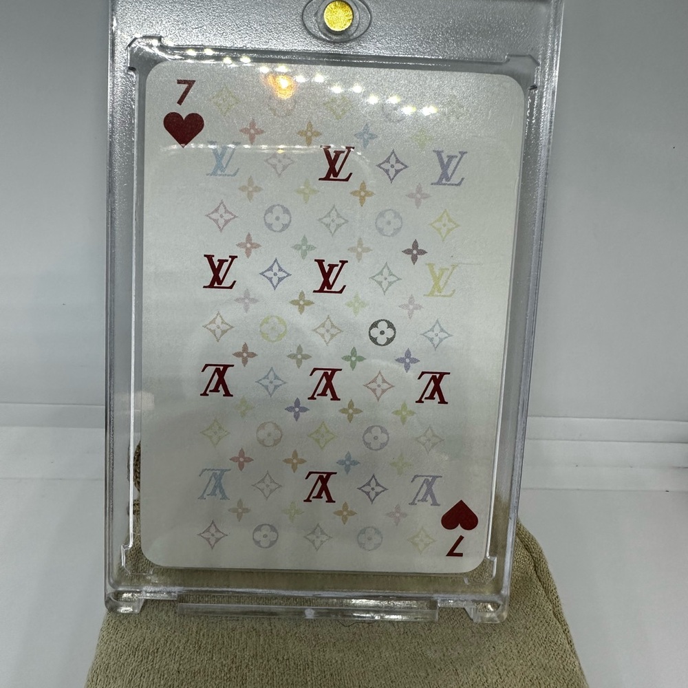 Louis Vuitton Murakami 7 of hearts❤️ playing card in case. Collectable - Picture 3 of 3